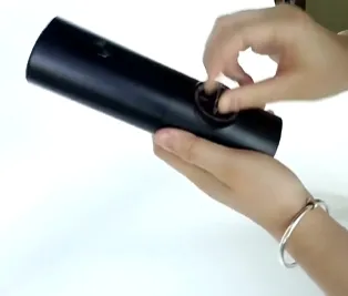 Ensemble de moulins à sel et à poivre électriques à piles en plastique noir avec support